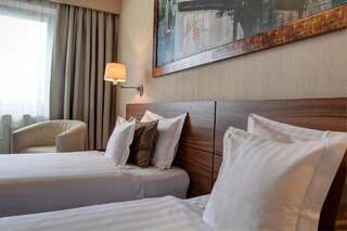 Отель Haston City Hotel Вроцлав Стандартный двухместный номер с 2 отдельными кроватями-9